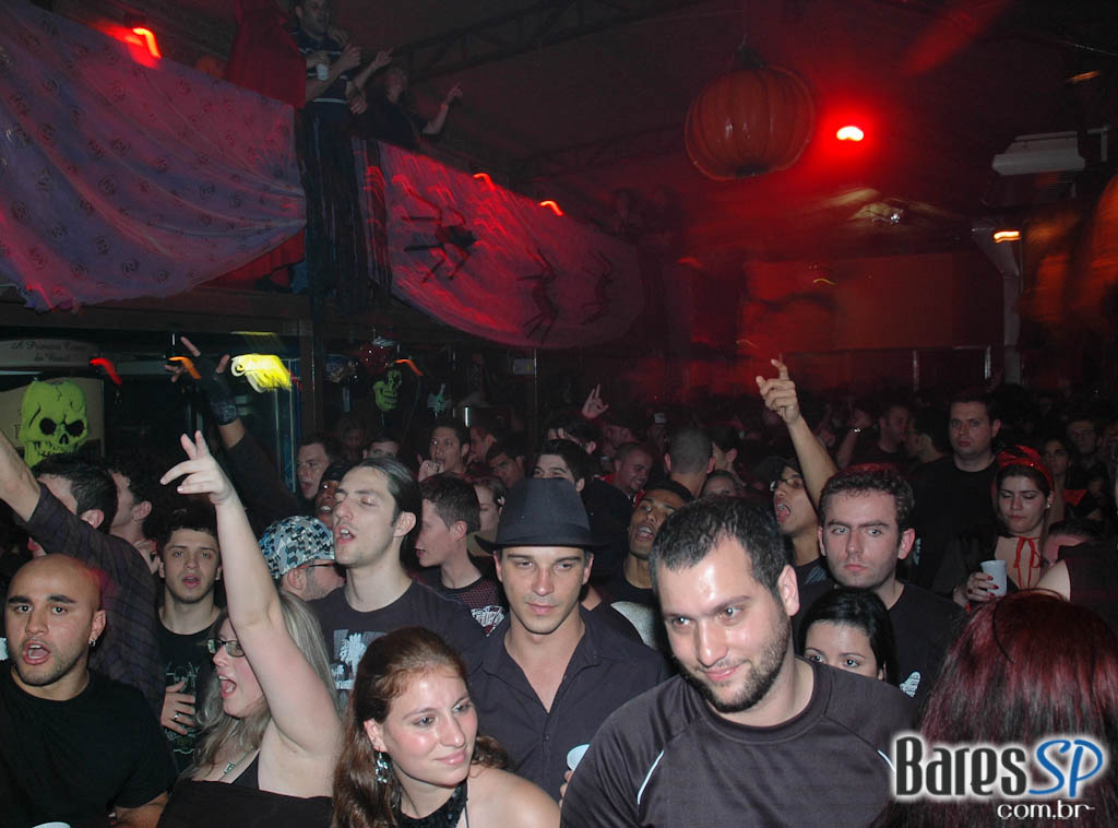 Café Aurora anima o Halloween com shows na sexta e no sábado Café Aurora anima o Halloween com shows na sexta e no sábado