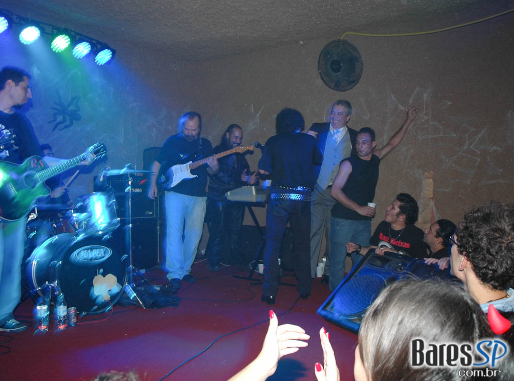 Café Aurora anima o Halloween com shows na sexta e no sábado Café Aurora anima o Halloween com shows na sexta e no sábado