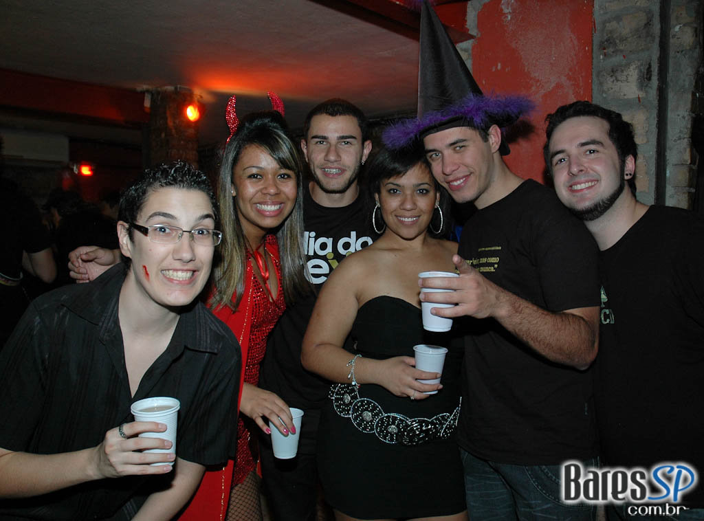 Café Aurora anima o Halloween com shows na sexta e no sábado Café Aurora anima o Halloween com shows na sexta e no sábado