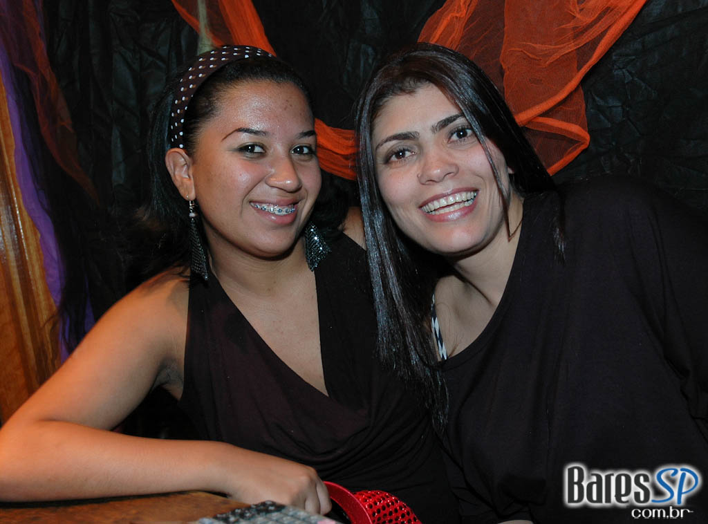 Café Aurora anima o Halloween com shows na sexta e no sábado Café Aurora anima o Halloween com shows na sexta e no sábado