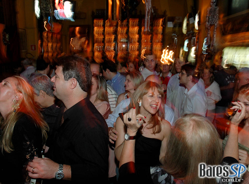 Dancing Days é a atração desta sexta no Charles Edward Dancing Days é a atração desta sexta no Charles Edward