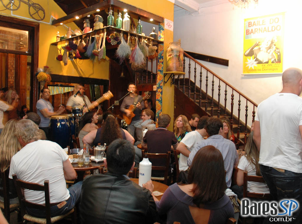 Vozes da MPB animam véspera de feriado no Barnaldo Lucrécia Vozes da MPB animam véspera de feriado no Barnaldo Lucrécia