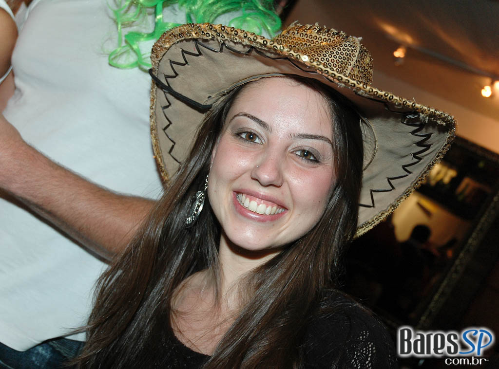 Vozes da MPB animam véspera de feriado no Barnaldo Lucrécia Vozes da MPB animam véspera de feriado no Barnaldo Lucrécia