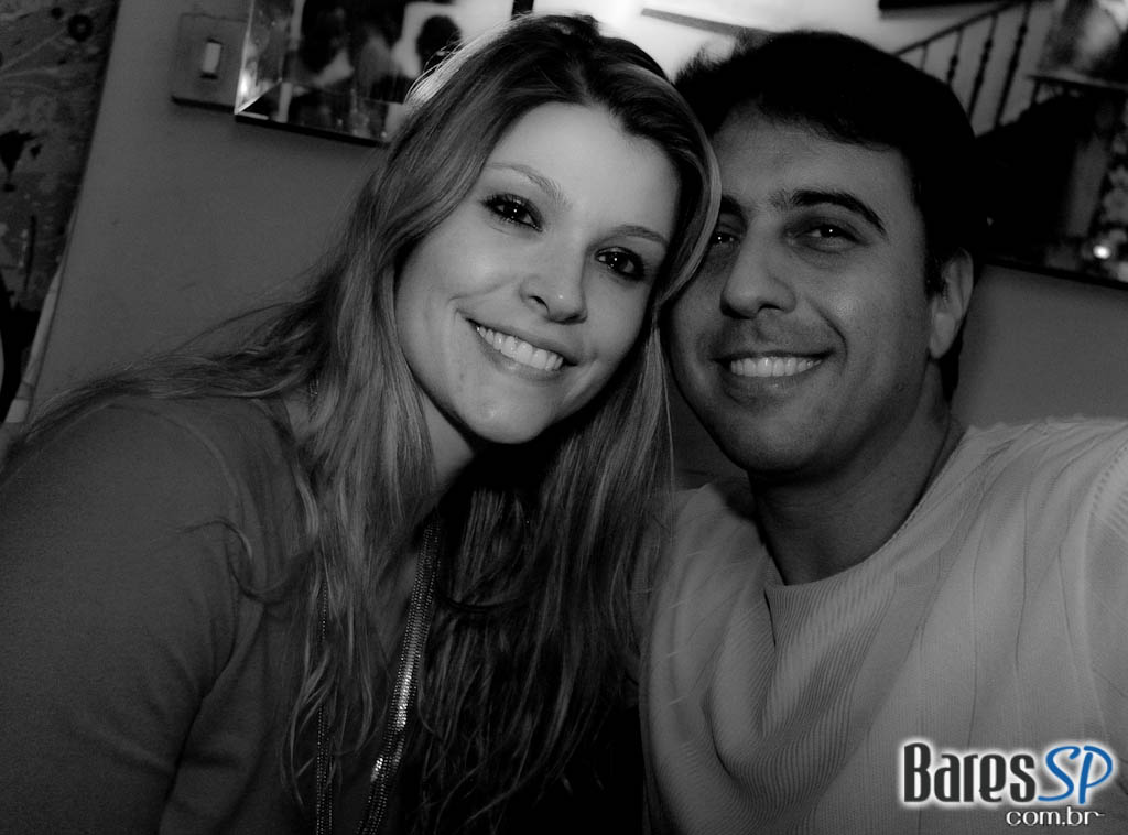 Vozes da MPB animam véspera de feriado no Barnaldo Lucrécia Vozes da MPB animam véspera de feriado no Barnaldo Lucrécia