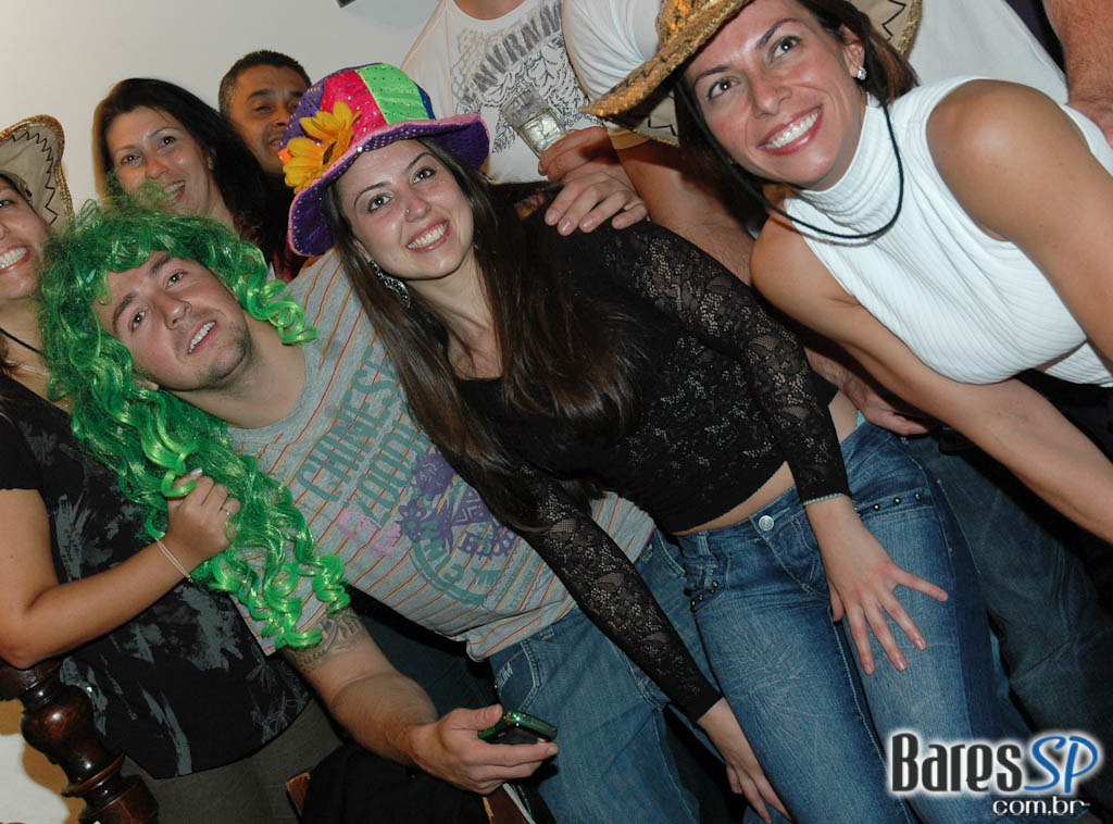 Vozes da MPB animam véspera de feriado no Barnaldo Lucrécia Vozes da MPB animam véspera de feriado no Barnaldo Lucrécia