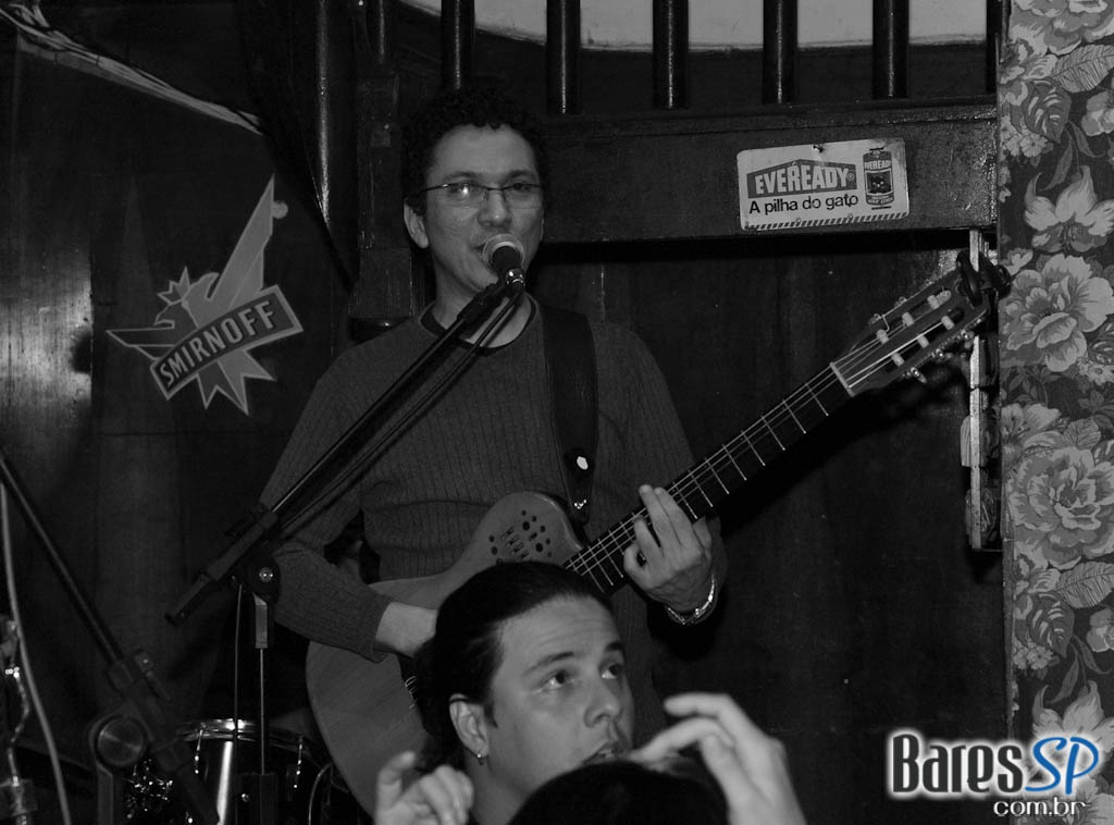 Vozes da MPB animam véspera de feriado no Barnaldo Lucrécia Vozes da MPB animam véspera de feriado no Barnaldo Lucrécia