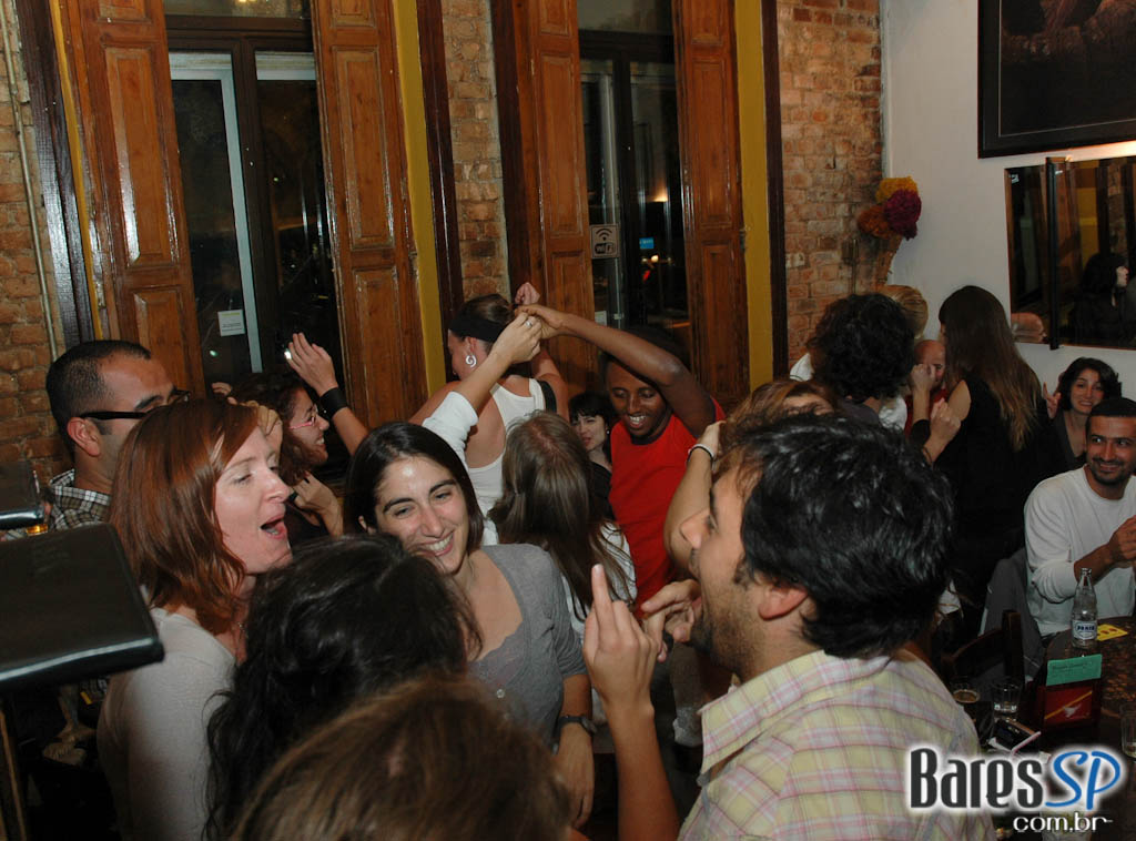 Vozes da MPB animam véspera de feriado no Barnaldo Lucrécia Vozes da MPB animam véspera de feriado no Barnaldo Lucrécia