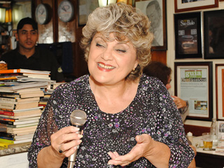 Os sucessos da MPB com a cantora Márcia noBar do Alemão