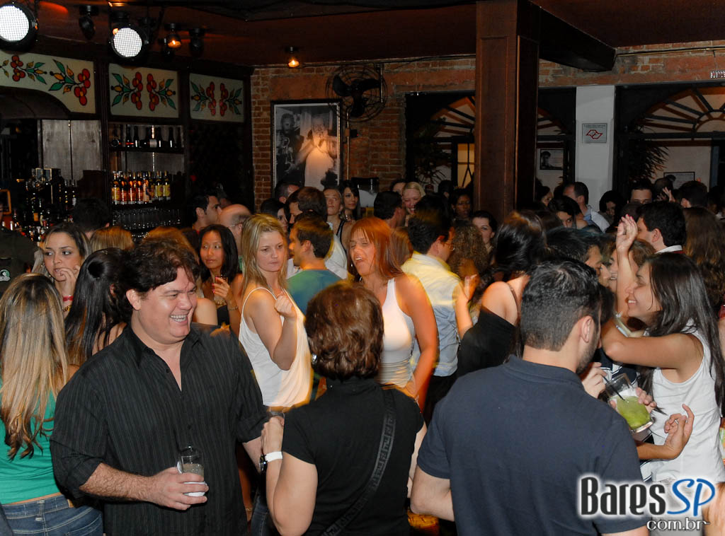 Noite com sucessos do Pop latino no Rey Castro Noite com sucessos do Pop latino no Rey Castro