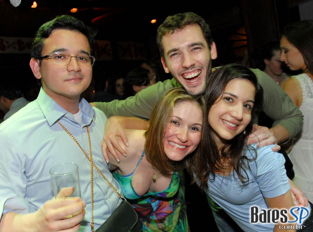 Noite com sucessos do Pop latino no Rey Castro Noite com sucessos do Pop latino no Rey Castro