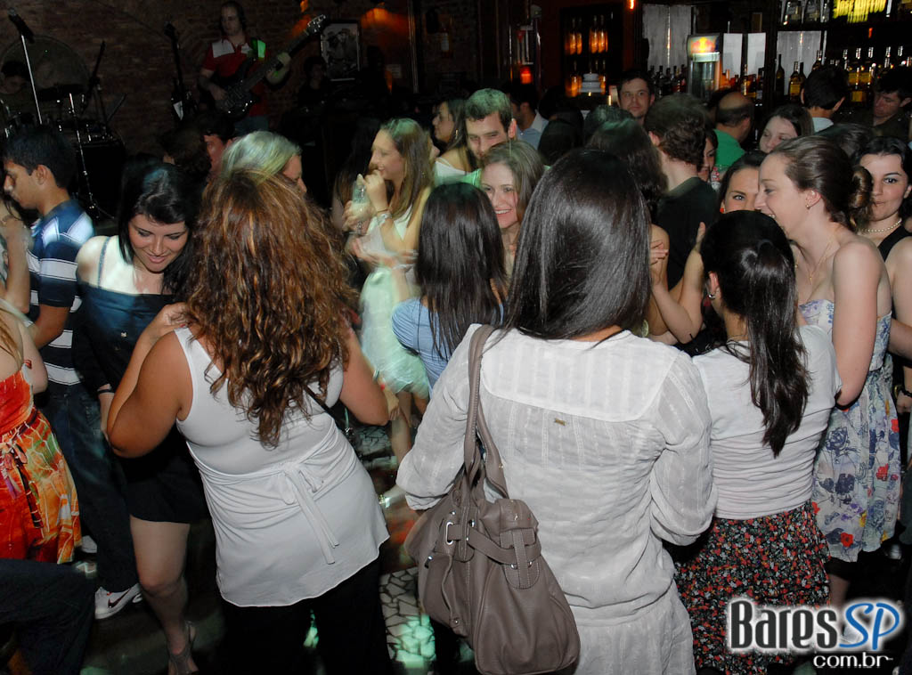 Noite com sucessos do Pop latino no Rey Castro Noite com sucessos do Pop latino no Rey Castro