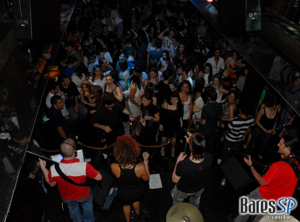 Noite com sucessos do Pop latino no Rey Castro Noite com sucessos do Pop latino no Rey Castro