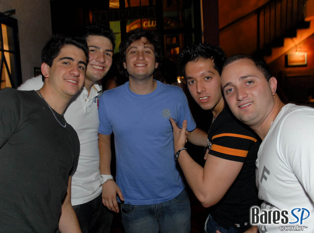 Noite com sucessos do Pop latino no Rey Castro Noite com sucessos do Pop latino no Rey Castro