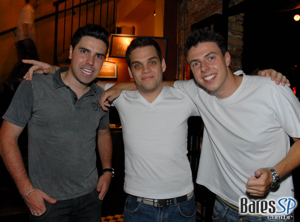 Noite com sucessos do Pop latino no Rey Castro Noite com sucessos do Pop latino no Rey Castro
