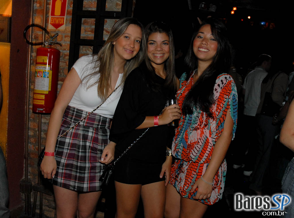 Noite com sucessos do Pop latino no Rey Castro Noite com sucessos do Pop latino no Rey Castro