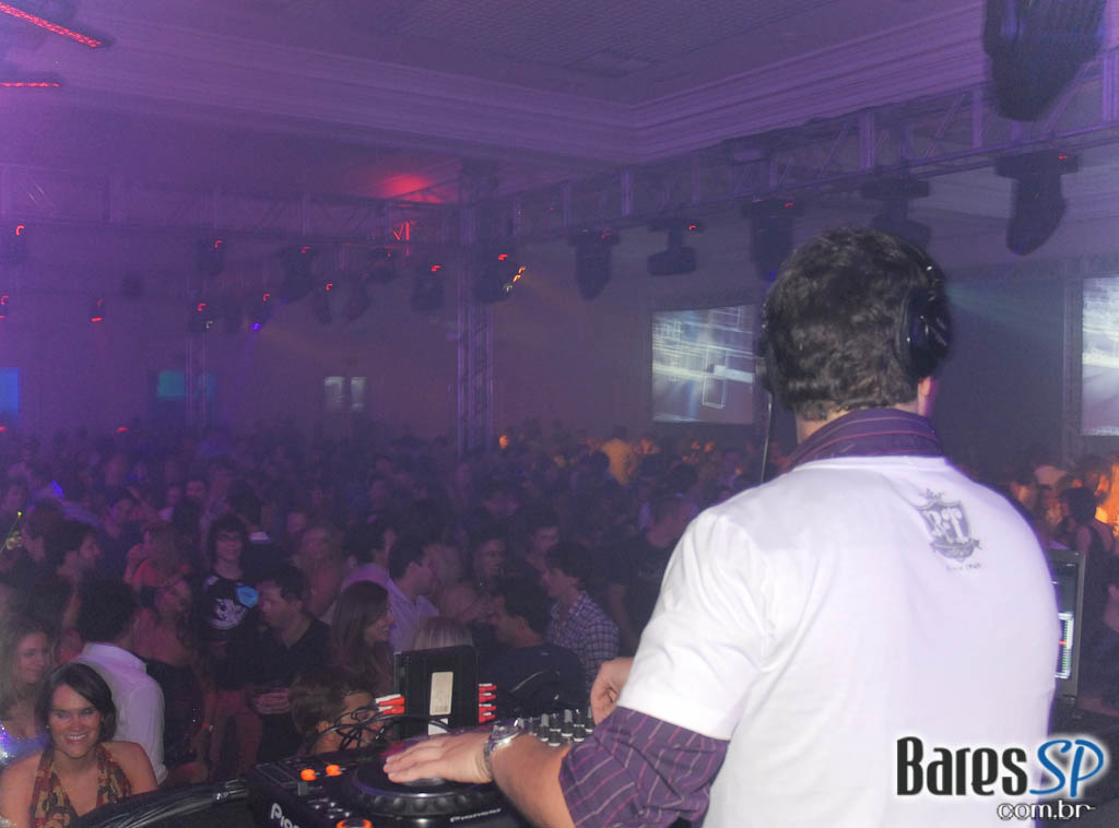 Pucci comemora 11 anos no Terraço Daslu Pucci comemora 11 anos no Terraço Daslu