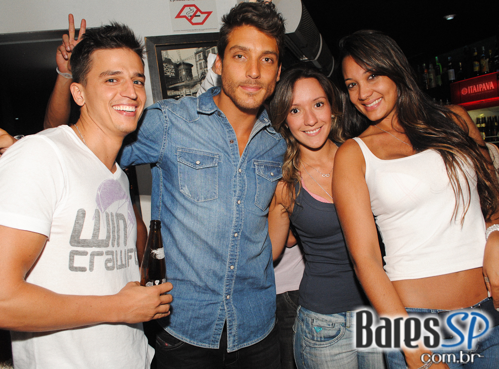 Noite da Brilhantina, Vamos relembrar juntos a época da discoteca e curtir muito nesta noite... Noite da Brilhantina, Vamos relembrar juntos a época da discoteca e curtir muito nesta noite...