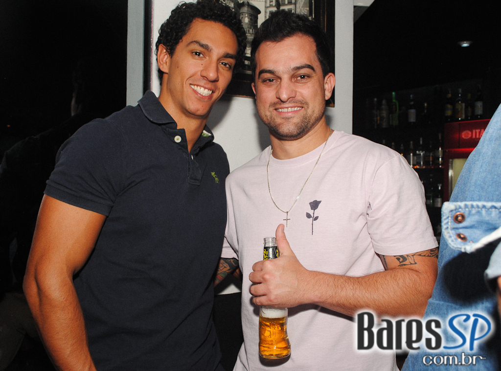 Noite da Brilhantina, Vamos relembrar juntos a época da discoteca e curtir muito nesta noite... Noite da Brilhantina, Vamos relembrar juntos a época da discoteca e curtir muito nesta noite...