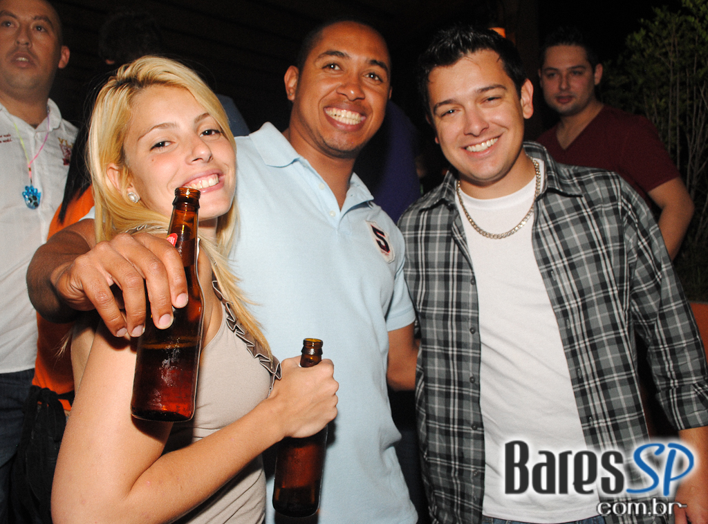 Noite da Brilhantina, Vamos relembrar juntos a época da discoteca e curtir muito nesta noite... Noite da Brilhantina, Vamos relembrar juntos a época da discoteca e curtir muito nesta noite...