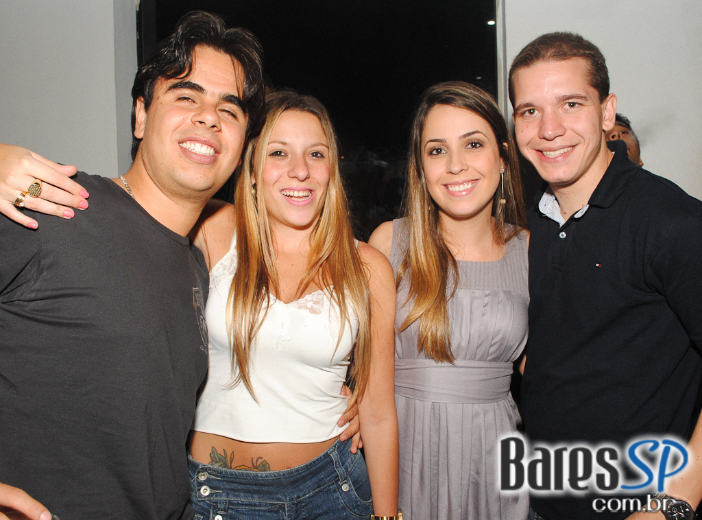 Noite da Brilhantina, Vamos relembrar juntos a época da discoteca e curtir muito nesta noite... Noite da Brilhantina, Vamos relembrar juntos a época da discoteca e curtir muito nesta noite...