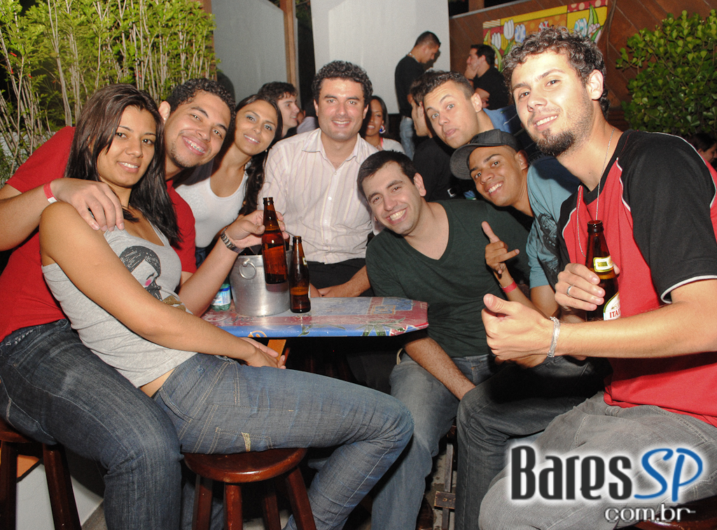 Noite da Brilhantina, Vamos relembrar juntos a época da discoteca e curtir muito nesta noite... Noite da Brilhantina, Vamos relembrar juntos a época da discoteca e curtir muito nesta noite...