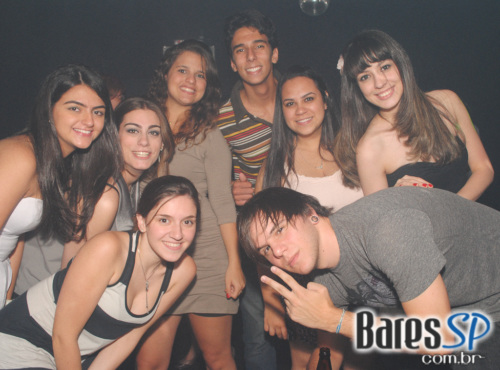 Noite da Brilhantina, Vamos relembrar juntos a época da discoteca e curtir muito nesta noite... Noite da Brilhantina, Vamos relembrar juntos a época da discoteca e curtir muito nesta noite...