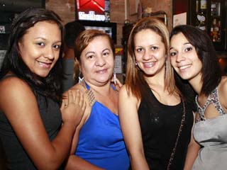 Bar Favela da Vila Olímpia tem sábado de muito agito