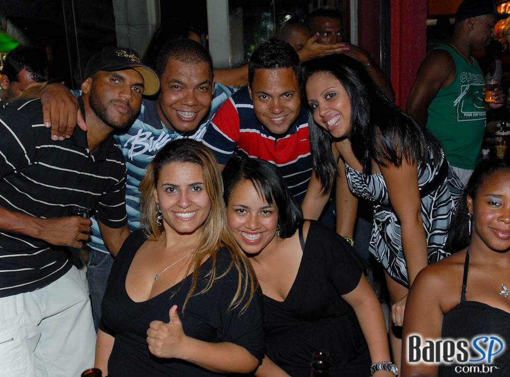 Sábado é dia de feijoada e pagode na Casa da Bisa Sábado é dia de feijoada e pagode na Casa da Bisa