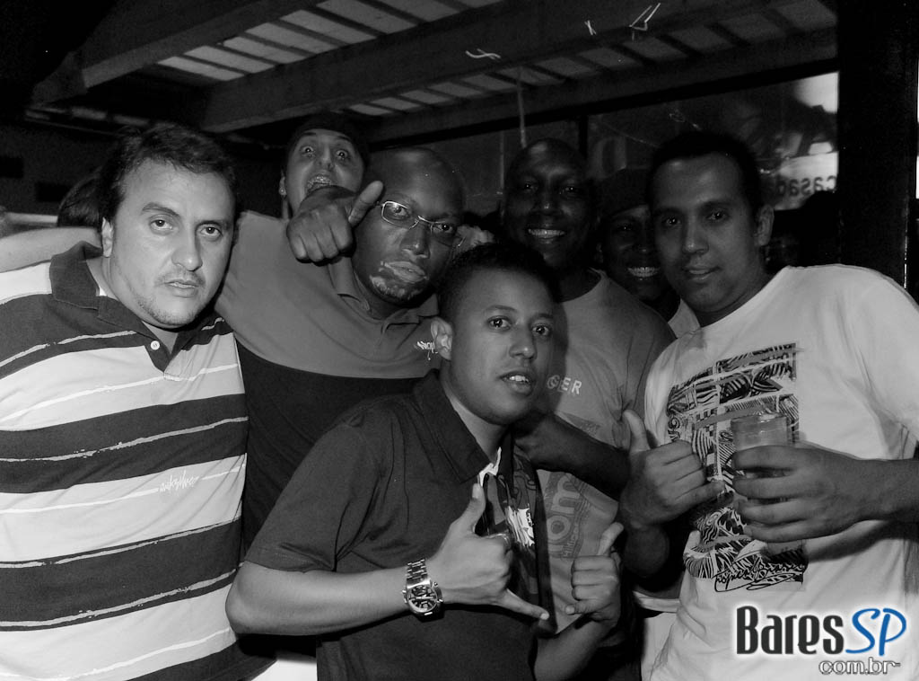 Sábado é dia de feijoada e pagode na Casa da Bisa Sábado é dia de feijoada e pagode na Casa da Bisa