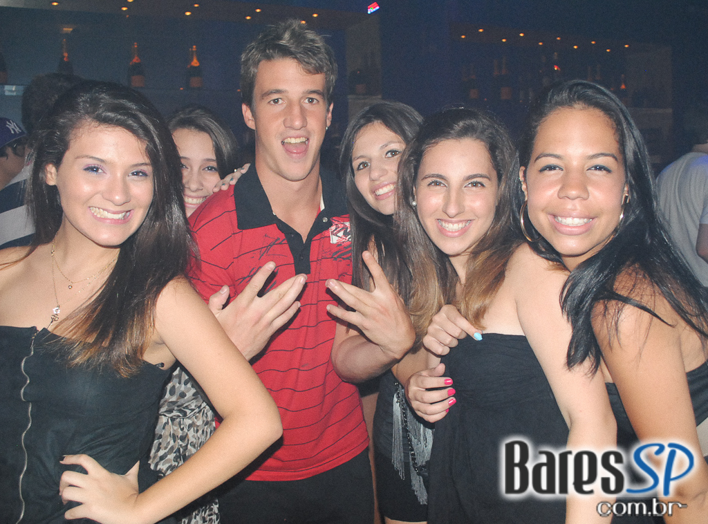 Noite dedicada a House Music no Cabaret Noite dedicada a House Music no Cabaret