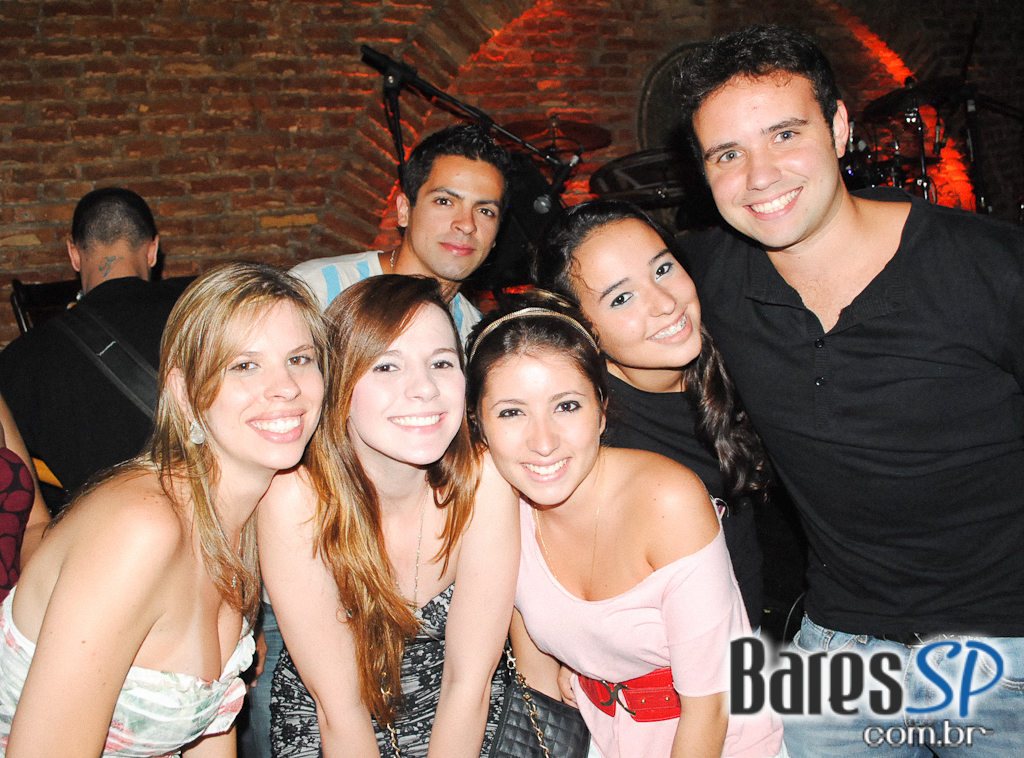 Noite com sucessos do Pop latino no Rey Castro Noite com sucessos do Pop latino no Rey Castro