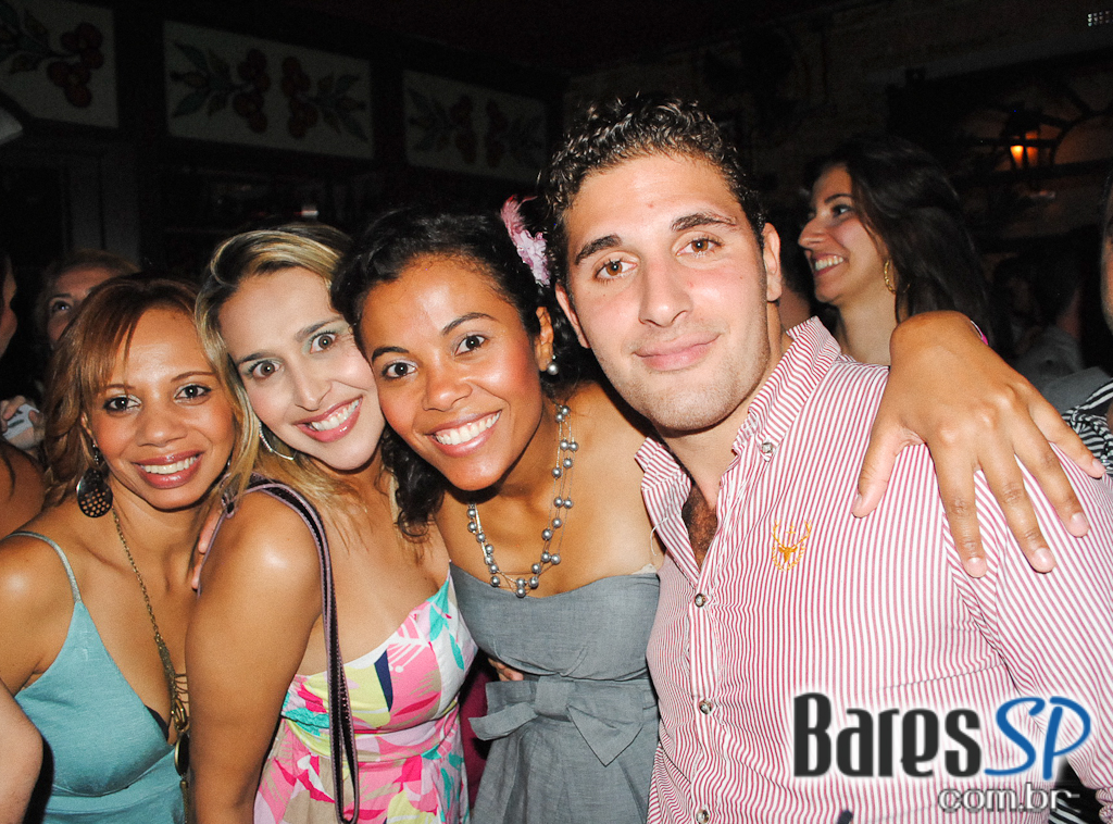 Noite com sucessos do Pop latino no Rey Castro Noite com sucessos do Pop latino no Rey Castro