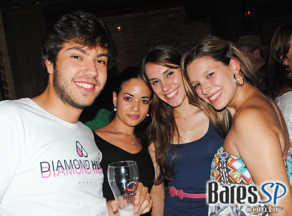 Noite com sucessos do Pop latino no Rey Castro Noite com sucessos do Pop latino no Rey Castro