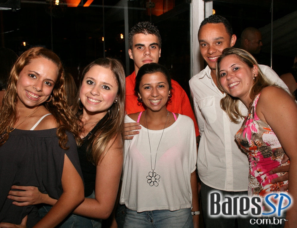 Happy Hour no Liverpool Bar Happy Hour no Liverpool Bar