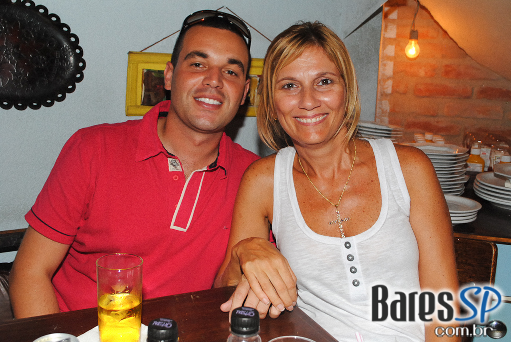 Grupo Sensação leva os sucessos do pagode ao Bar Favela Vila Olímpia Grupo Sensação leva os sucessos do pagode ao Bar Favela Vila Olímpia