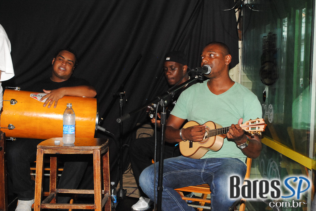 Grupo Sensação leva os sucessos do pagode ao Bar Favela Vila Olímpia Grupo Sensação leva os sucessos do pagode ao Bar Favela Vila Olímpia
