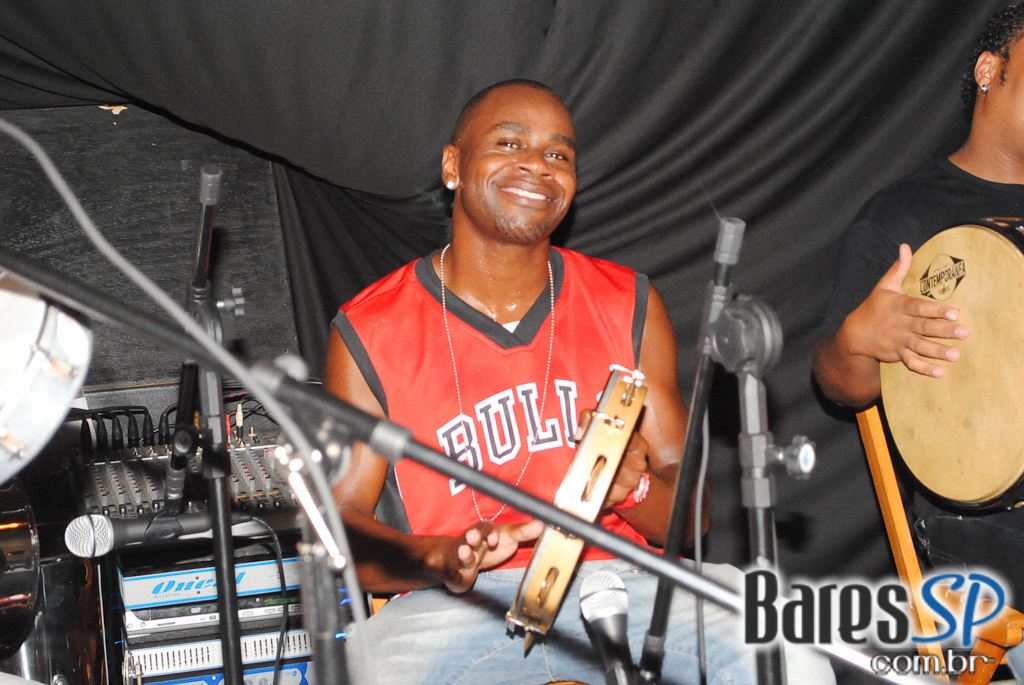 Grupo Sensação leva os sucessos do pagode ao Bar Favela Vila Olímpia Grupo Sensação leva os sucessos do pagode ao Bar Favela Vila Olímpia