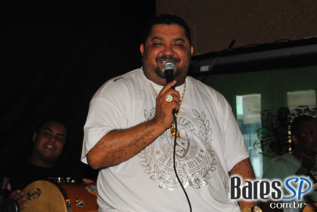 Grupo Sensação leva os sucessos do pagode ao Bar Favela Vila Olímpia Grupo Sensação leva os sucessos do pagode ao Bar Favela Vila Olímpia