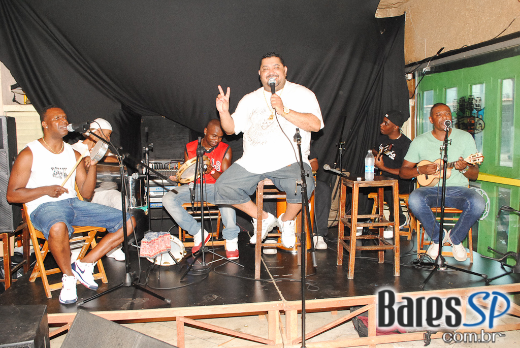 Grupo Sensação leva os sucessos do pagode ao Bar Favela Vila Olímpia Grupo Sensação leva os sucessos do pagode ao Bar Favela Vila Olímpia
