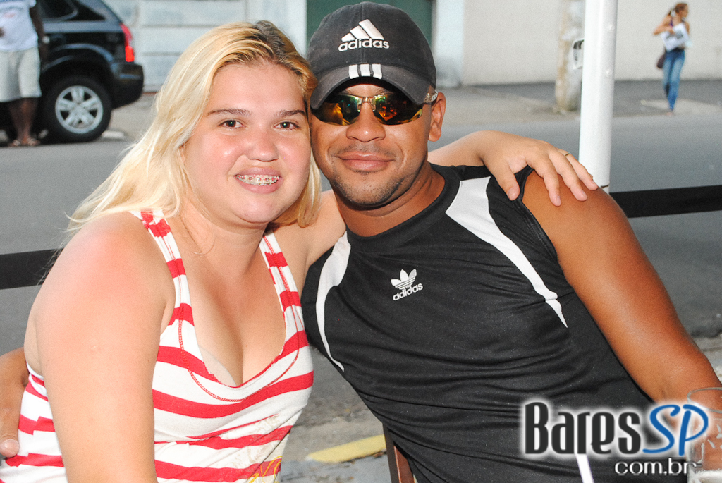 Grupo Sensação leva os sucessos do pagode ao Bar Favela Vila Olímpia Grupo Sensação leva os sucessos do pagode ao Bar Favela Vila Olímpia