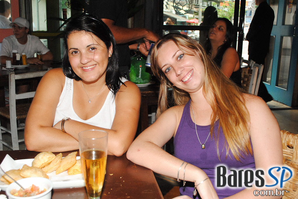 Grupo Sensação leva os sucessos do pagode ao Bar Favela Vila Olímpia Grupo Sensação leva os sucessos do pagode ao Bar Favela Vila Olímpia