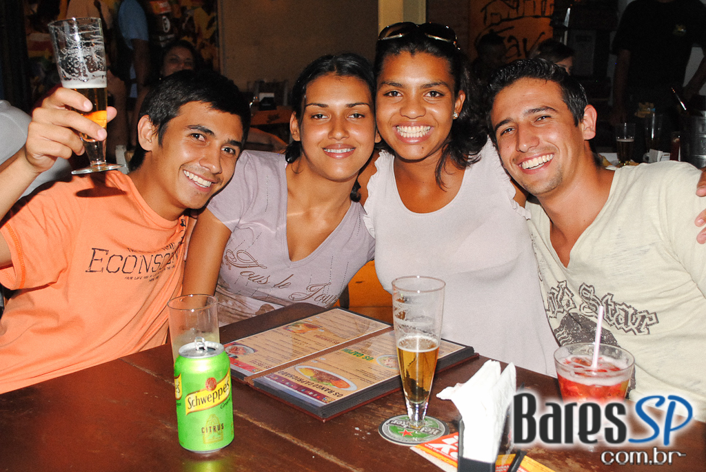 Grupo Sensação leva os sucessos do pagode ao Bar Favela Vila Olímpia Grupo Sensação leva os sucessos do pagode ao Bar Favela Vila Olímpia