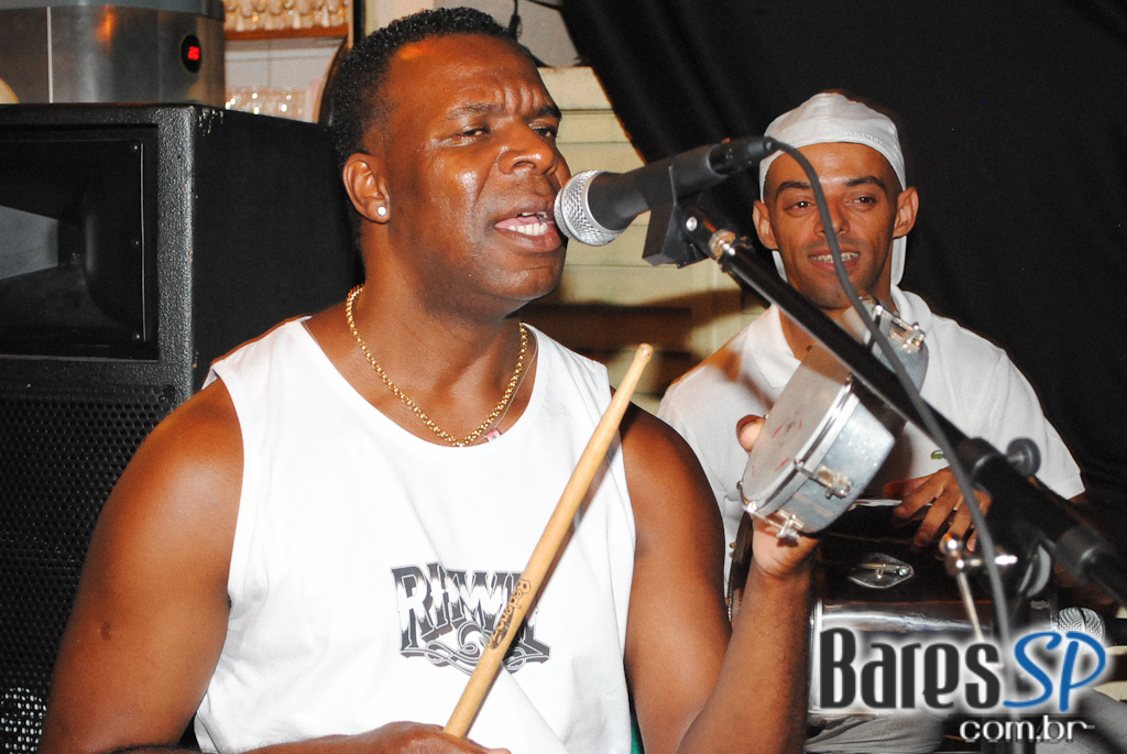 Grupo Sensação leva os sucessos do pagode ao Bar Favela Vila Olímpia Grupo Sensação leva os sucessos do pagode ao Bar Favela Vila Olímpia