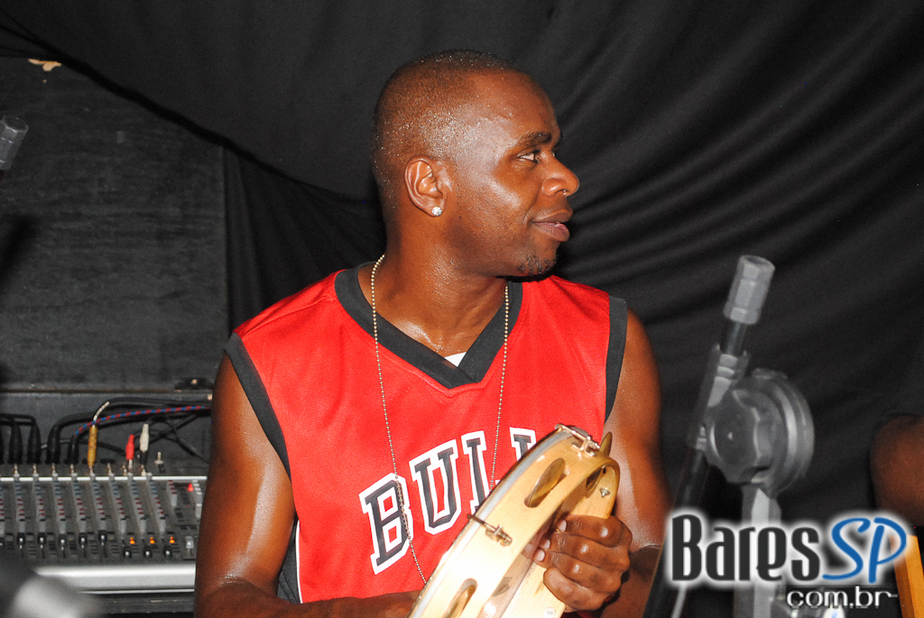 Grupo Sensação leva os sucessos do pagode ao Bar Favela Vila Olímpia Grupo Sensação leva os sucessos do pagode ao Bar Favela Vila Olímpia