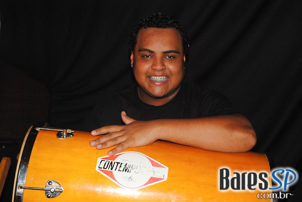 Grupo Sensação leva os sucessos do pagode ao Bar Favela Vila Olímpia Grupo Sensação leva os sucessos do pagode ao Bar Favela Vila Olímpia