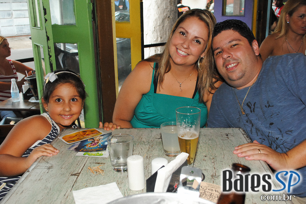 Grupo Sensação leva os sucessos do pagode ao Bar Favela Vila Olímpia Grupo Sensação leva os sucessos do pagode ao Bar Favela Vila Olímpia