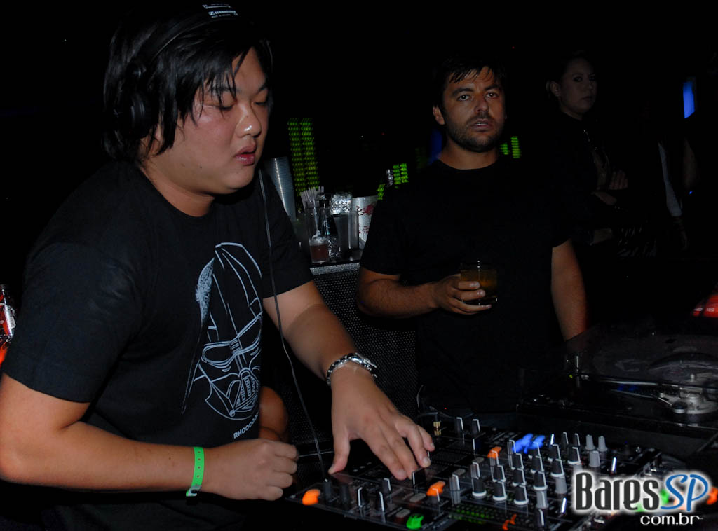 D-Edge Moving nesta quinta com gringos em dose tripla D-Edge Moving nesta quinta com gringos em dose tripla