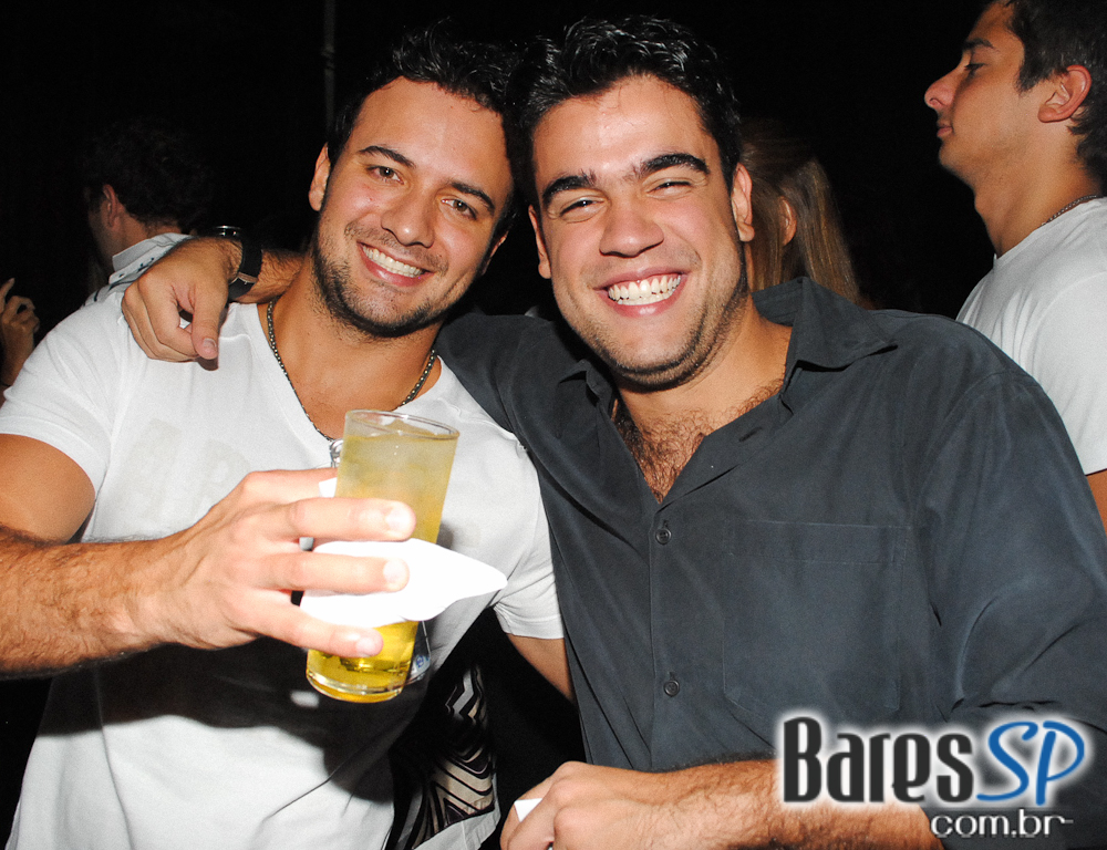 Café de La Musique agita a noite com as últimas novidades das pistas Café de La Musique agita a noite com as últimas novidades das pistas