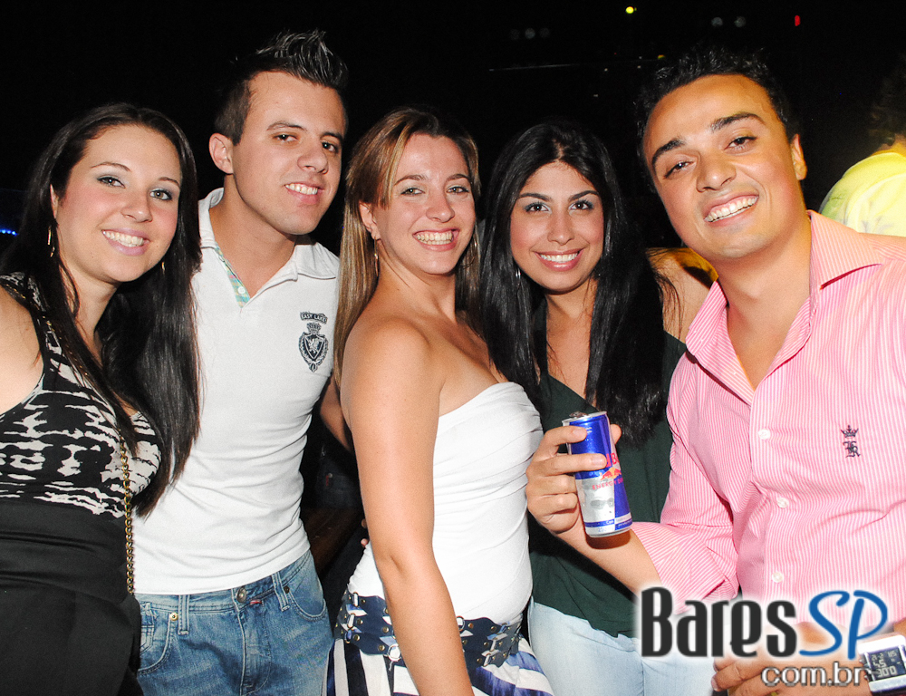 Café de La Musique agita a noite com as últimas novidades das pistas Café de La Musique agita a noite com as últimas novidades das pistas