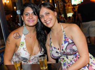 Petiscos e chopp gelado no sábado do Tribunal Bar